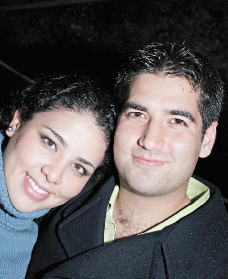 Jocelyn Pérez lee y Pedro Gutiérrez Lugo