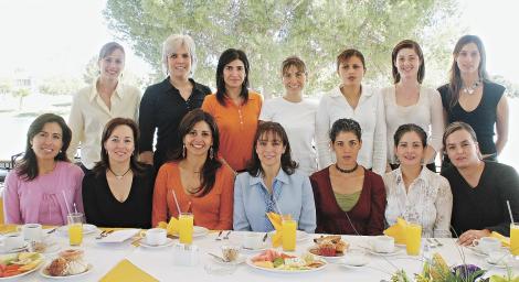 Sandra de Martínez, Claudia de Villarreal, Adriana de Russek, Daniela de Del Rió, Irene de Mansur, Gracia de Díaz Vélez, Laura de González, Gabriela de Díaz, Griselda de Garza Tijerina, Irene de Fernández, Alejandra de Jaime, Cristina de Ruiz