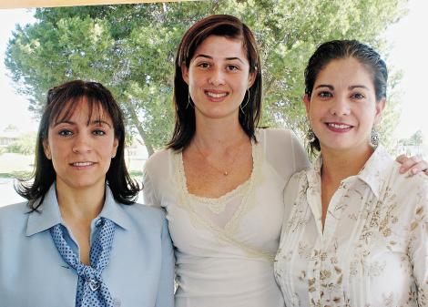 Adriana de Russek, Juliana Teixeira y Adrianela de González