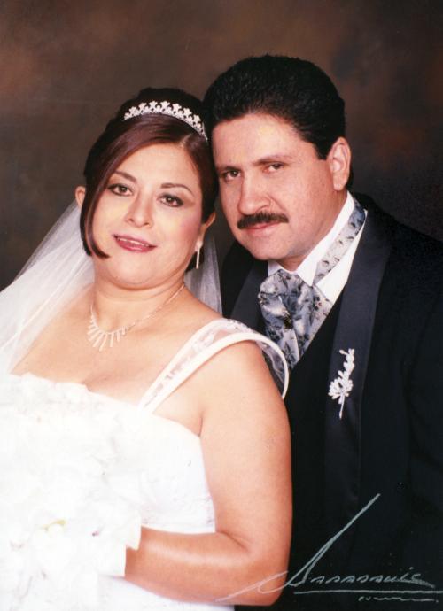 Sr. Luis Ángel Soto Gurrola y Srita. Elia Flores Sánchez contrajeron matrimonio religioso en la capilla de la Casa de la Madre Lola el sábado cinco de febrero de 2005.j