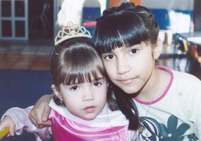 06 de marzo de 2005

 Aracely Montelongo González junto a su hermanita Stephanie, el día que festejó su tercer cumpleaños con una piñata.