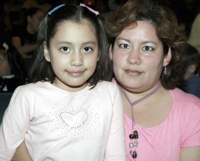 Sandra de la Rosa y Andrea de la Rosa.