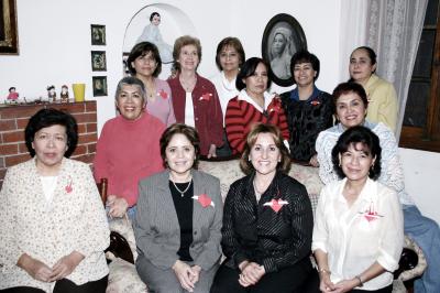 Lourdes García celebró su cumpleaños con ameno convivio, acmpañada por un grupo de amigas y familiares