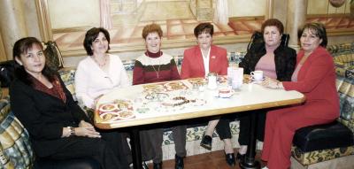 Ludy de Álvarez, Deyanira de Peña, Pepa de Salazar, Raquel de Torres, Imelda de Barraza y Vicky de Aguilar