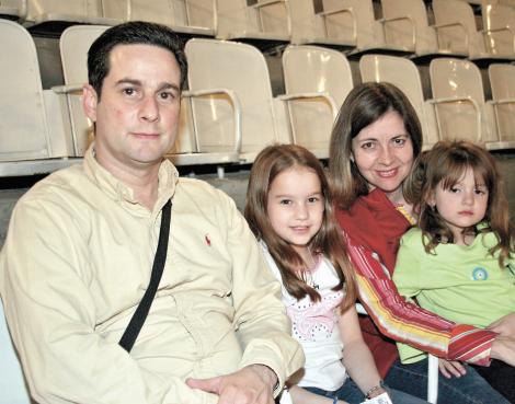 Gilberto Treviño, Giovanna Treviño, María Aurora Villarreal y Ana Paula Treviño