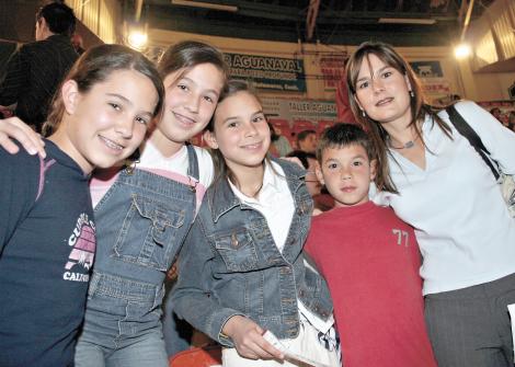 GALA DE GIMNASIAÁngela Murra, Lorena Murra, María Ceniceros, Mauricio Ceniceros y Angélica de Ceniceros