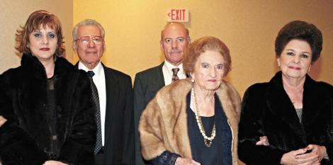 Carmen B. de Abdo, José Abdo Bassal, José Abdo Valencia, Maria Luisa G. de Valencia y Laura V. de Abdo