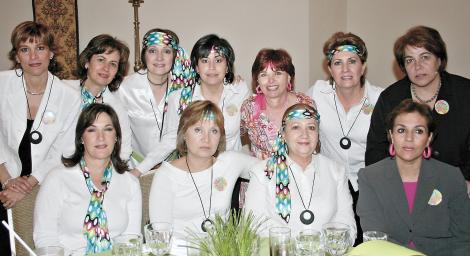 FESTEJO RETRO DE ESTELA REED Sofía de Fernández, Paz de Lozano, Hilda de Fernández, Tere de Herrera, Irma de Borbolla, Ofelia de Martínez, Liliana de González, Adriana de Fernández, Pilar de Rodríguez y Rosa de Martínez