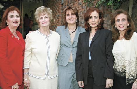 Katia de Zarzar, Linda de Zarzar, Sandra de Faccuseh, Doña Helda de Zarzar y Doña Cristina Kawas