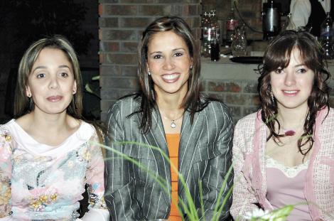 Erika Wolf, Adriana Alarcón y Janet Giacoman