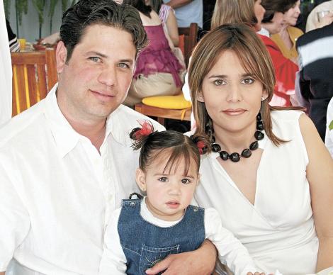 Ricardo Fernández Colores, Gabriela Córdoba de Fernández e Isabela Ferández Cordoba