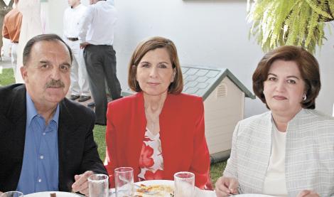 Ruperto García Peña, Silvia Murra de García y Cristina Escamilla de Morales