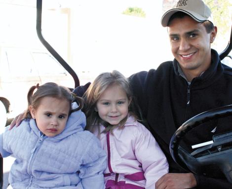 Miguel Ángel Nahle con sus hijas Daniela y Katia Nahle Artigas