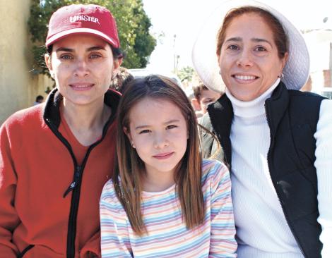 Mónica Ramírez, Pamela Acosta y Yetty J. de González