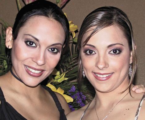 Ileana del Río Guerrero con su hermana Mónica