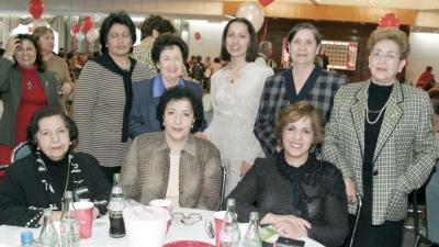 Linda y Fátima Elías, Linda de Elías, Esperanza García, Tensy de Rodríguez, Celia de Ballon y Conchis Fernández.