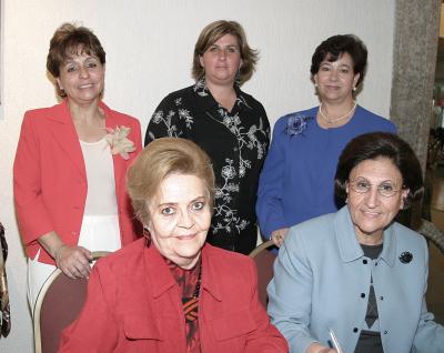 Martha Galván de Montenegro, Emilia Álvarez, Ana Mary Fernández de Canales, Dely Calleja y Laly Torre Martínez  .