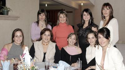 21 de marzo 2005 

Ana Sofía Méndez de De  la Garza con invitadas a su fiesta de canastilla.