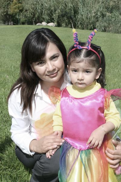 Natalia Antuna captada con su mamá, Norma Hernández de Antuna.