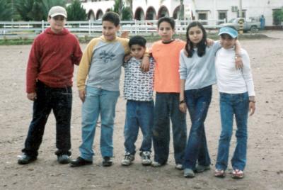 José Eduardo Alatorre festejó en días pasados su cumpleaños, en compañía de sus papás, hermanos y amigos.