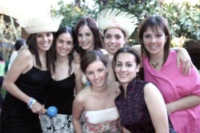 J-Mafer Belmont; Lorena López, Pily González, Any Ginea, Gaby Arriaga, Renata Olivares y Ana Carmen Mendoza