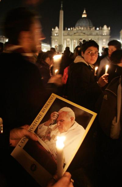 Conmueve a miles muerte de Su Santidad