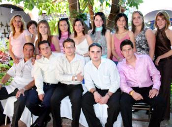 Brad, Vito, Cocol, Tom, Carlos, Sofía, Jéssica, Laura, Sofía, Mariana, Cecy, Nishme, Mague y Rocío.