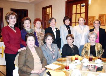 Genny , Tello, Rosario , María Inés, Marilú,  Dueñas,Reed, Enriqueta, Idaly , Maura, Cristy y Peggy.