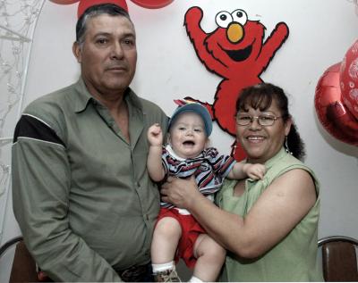 09 de abril 


Juan Alberto Rodríguez Díaz junto a sus abuelitos, Hortensia de Jaime y Juan Díaz Montes