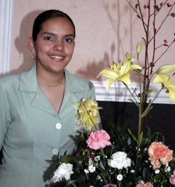 09 de abril 
Sagrario Mayela Castañón Samperio, recibió felicitaciones por su cercana boda.