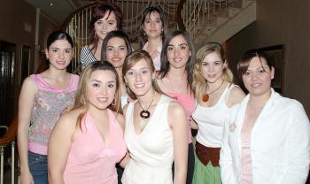 Cristina Sánchez Von Bertrab en la despedida de soltera que le ofrecieron sus amigas, Julia, Laura, Ana Claudia, Julia, Karina, Claudia, Gilda, Sofía y Ana Claudia.