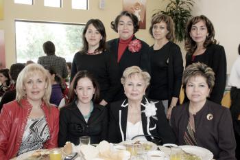 Marisa Estrella de Ibarra en compañía de Claudia de Lina, Carolina de Estrella, Rosaura de Estrella, Belem Ochoa, Marisa de Dueñes, Alicia de Valero y Liliana de Soto