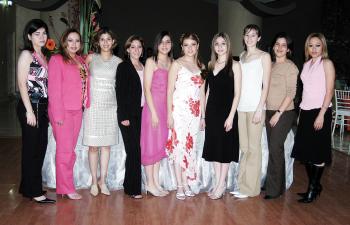 13 de abril 
Blanca Quiñones, Adriana García, Karen Rivera, Claudia Morales, Sandra Yañez, Cristina Yañez, Diana Cortés, Anahí Rivera, y Suellen  García acompañaron a Adriana Yañez.