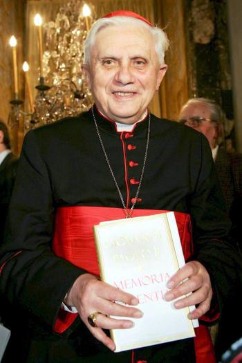 Al frente de la citada congregación, Ratzinger ha sido responsable de las medidas disciplinarias adoptadas por el Vaticano contra los teólogos de la liberación en Iberoamérica y de otros miembros de sectores aperturistas de la Iglesia.