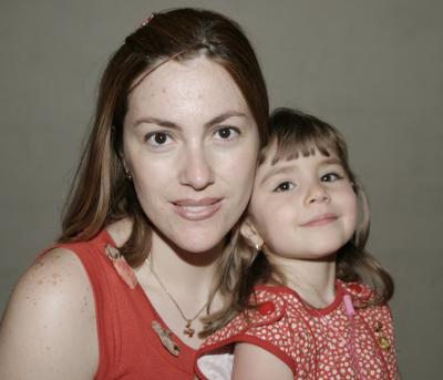 Cristina González y Anacris González.