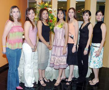 Clara Durán, Liliana de la Torre, Karla Dávila, Jordana Morales, Robin Morales, Alejandra González Contreras y Mónica Haces Gil