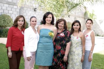 En días pasados le fue ofrecida una despedida de soltera a Laura Elena Argüelles Rodríguez, que le organizaron Claudia Rodríguez, Verónica de González, Argelia Virgil y Elena Rodríguez.