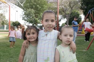 Lesca Fernanda González, Ana Cristina y María Esther Romo Sarraf