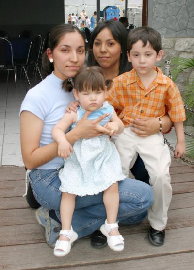 30 de abril 
Susana Margarita García, Milagros García, Elías y Susana Guadalupe Miranda