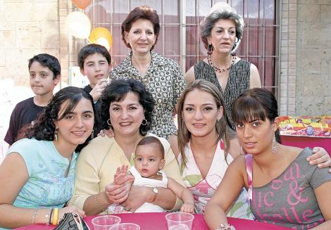 Miriam y Vivian Tafich, Beto y Rosana Lamadrid, Ricky y Rosana Tafich, Marianne Garnier, Marlene Issa y Lorena Armendáriz