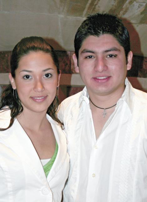 Vero Batres y Poncho Perales