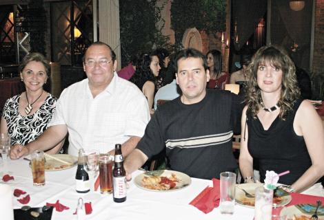 Ana María Guridi de Quintero, Manuel Adolfo Quintero, Ernesto Quintero y Laura Cárdenas de Quintero