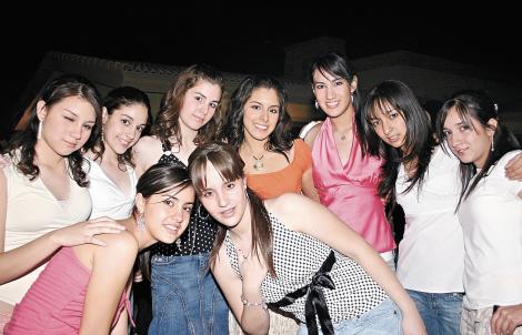 Beatriz Huitrado, Luisa Chaman, María José Calvete, Krissya Murra, Myriam Díaz de León, Ana Cris de Luna, Mónica Alba, Fátima Chaman y Lucía Díaz de León