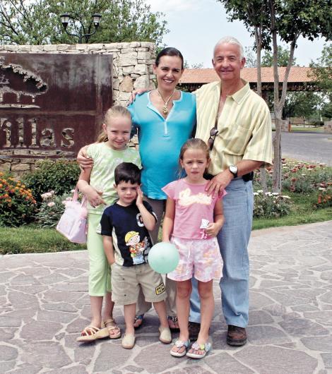 José Antonio Valdes, Magda Gonzáles, Natalia Valdes, Diego Valdes y Sofía González