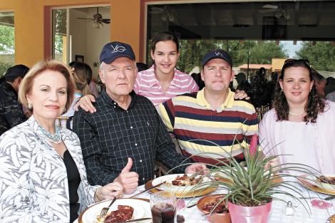 Magda Villarreal de González, José Antonio González, Mariana González, José Antonio González Villarreal y Lupita de González