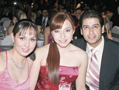 Judith Hernández,  Myrna Hoyos y José Ortiz