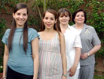 Claudia Robles de Garza disfrutó de una fiesta de canastilla junto a Mariana Delgado de Robles, Yolanda Heimpel de Robles y Esther Martínez