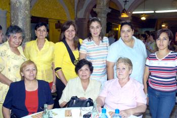 Consuelo, Laura, Lupita, Maya, Estela, Carmen, Rita, Elvira e Irma.