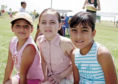 Ana Patricia Díaz Flores, Andrea Daniela Román y Jimena Jaramillo..