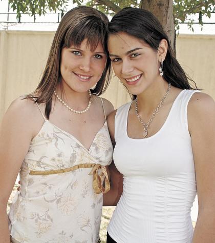 Karen von Bertrab  y Daniela Sesma.